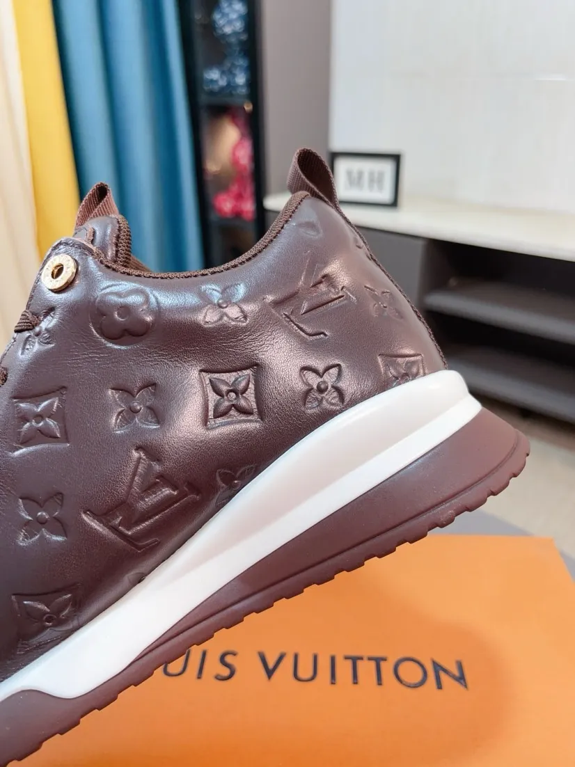 Ex-factory price 520🌹🌹[lv]🌹High-end men's shoes brand: Official website 1:1 Latest masterpiece: The upper is made of Italian imported first-layer cowhide punching design➕made of full genuine leather lining🔥, making walking more convenient and comfortable! Exclusive new style, stunning work [color]! Create a fashionable personality to set off your uniqueness! A must-have for trendy men! Classic🔥Number: 38-44